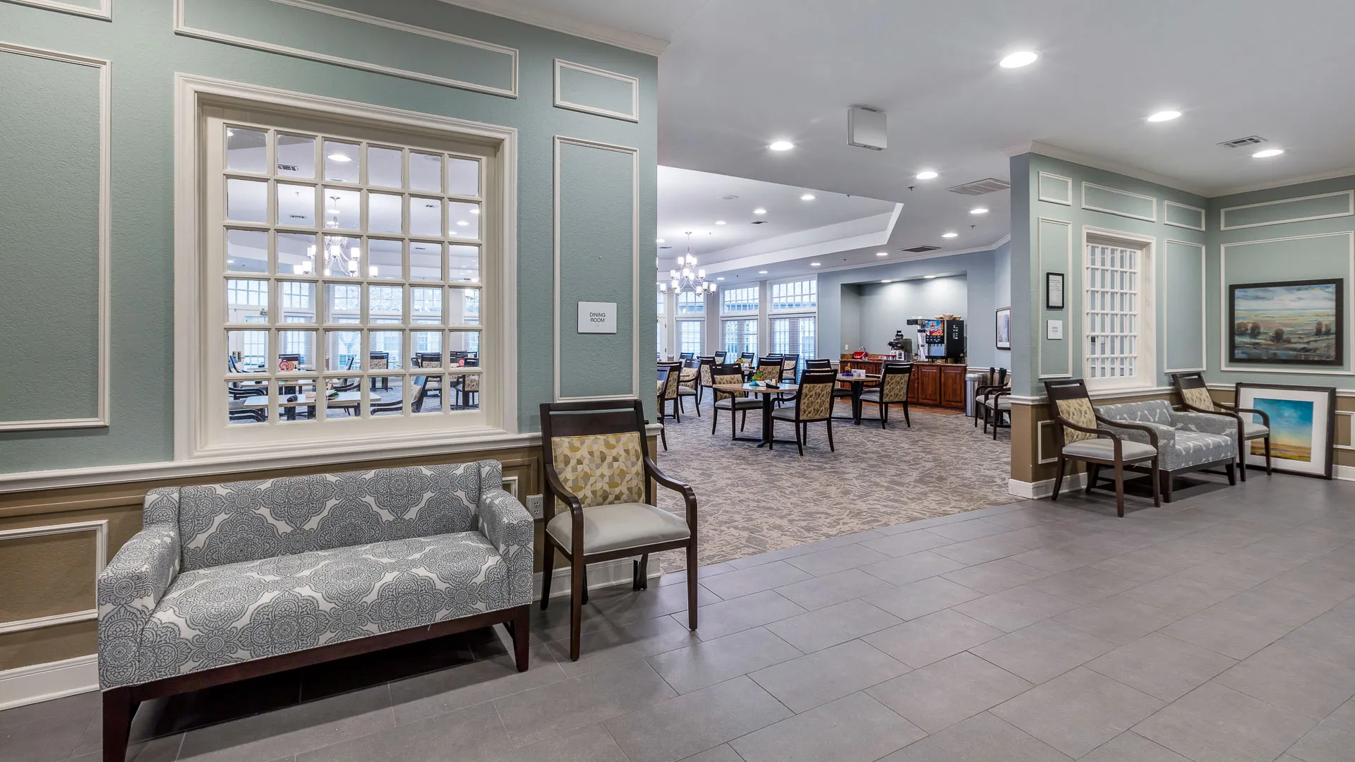 Sitting and dining area at American House Bartlett