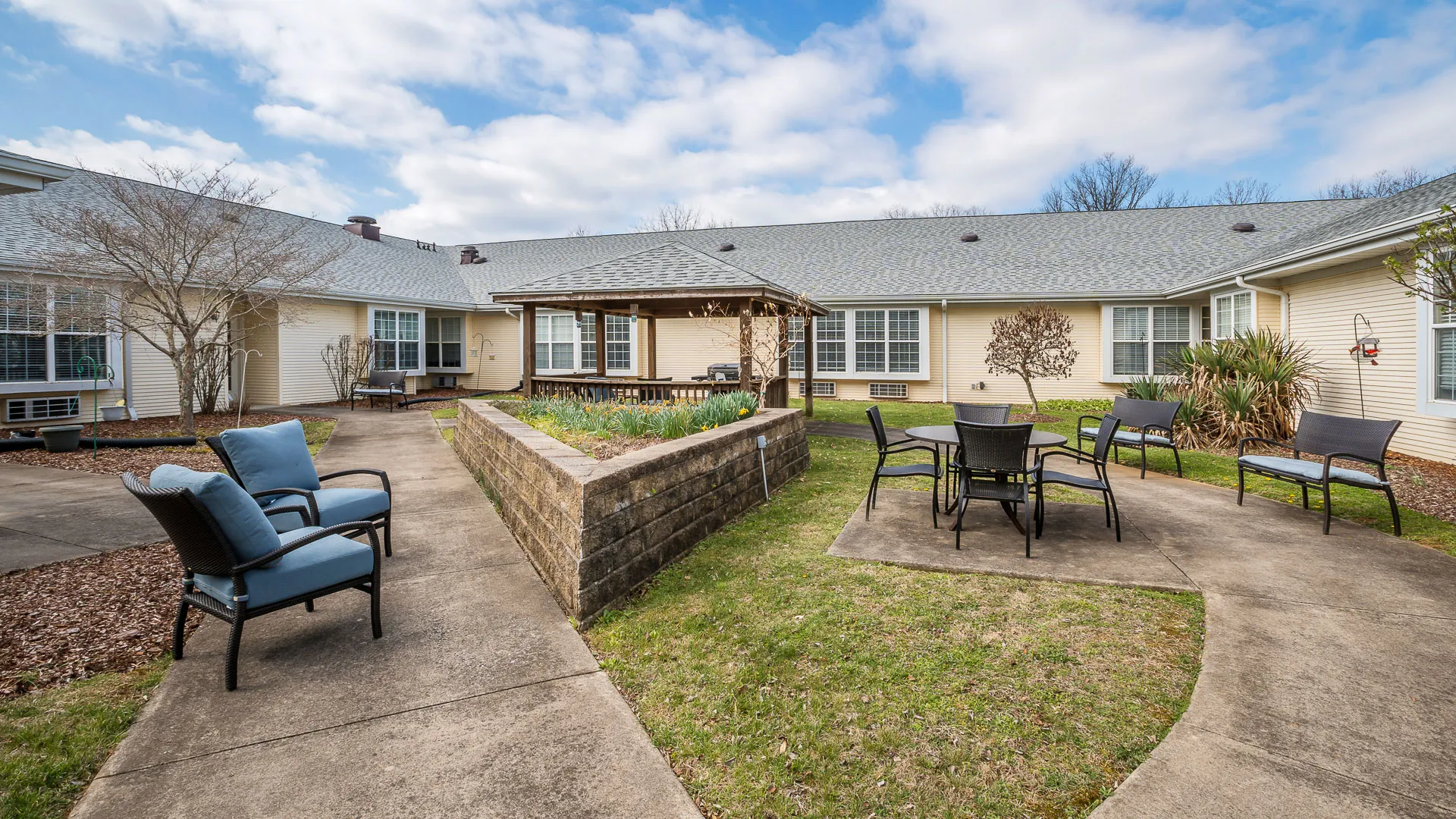 American House Bristol assisted living and memory care outdoor courtyard