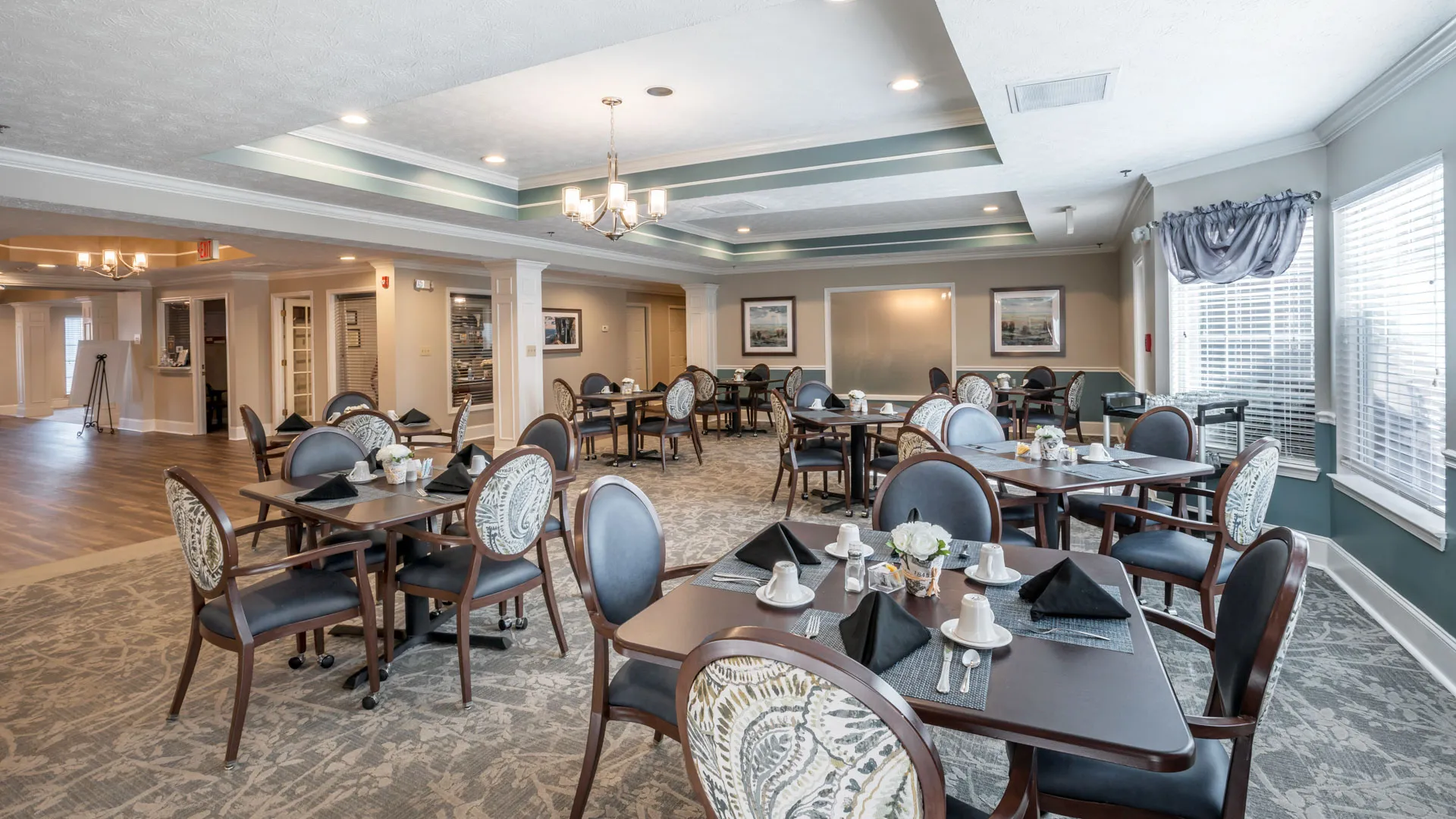 Dining room at American House in Chattanooga assisted living and memory care facility