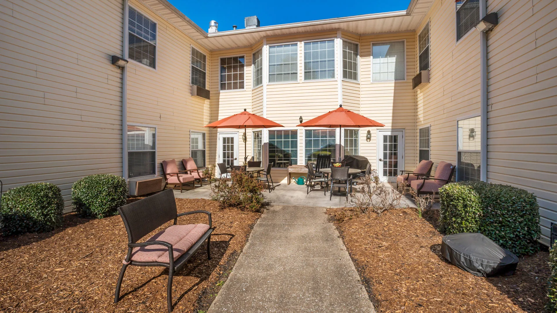 Patio at American House in Chattanooga assisted living and memory care facility