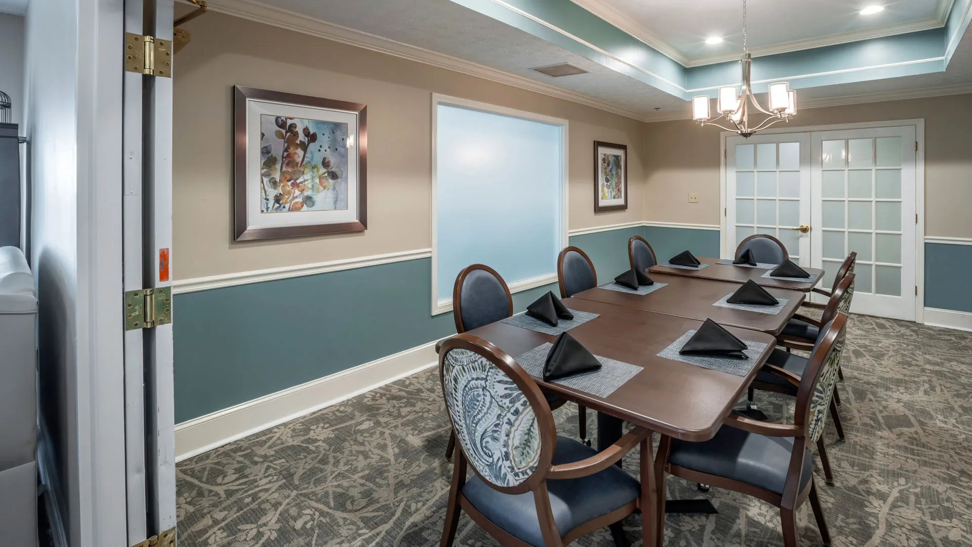 Private dining at American House in Chattanooga assisted living and memory care facility
