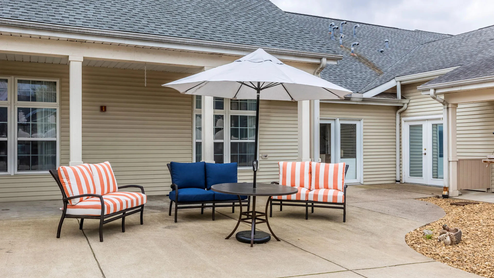 Outdoor patio American House Lebanon assisted living and memory care facility