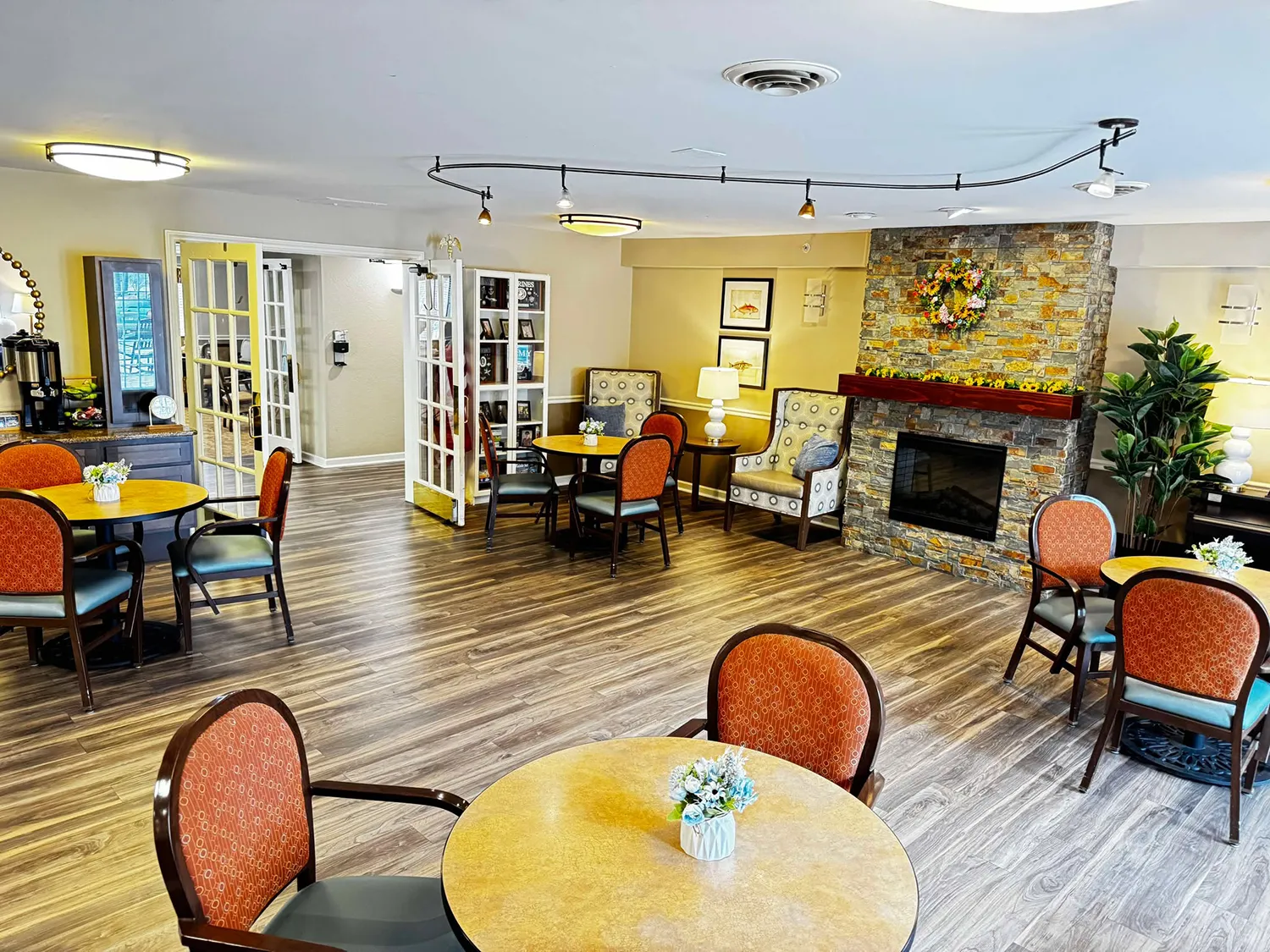 Bistro dining area in American House Senior Living in Westland with fireplace
