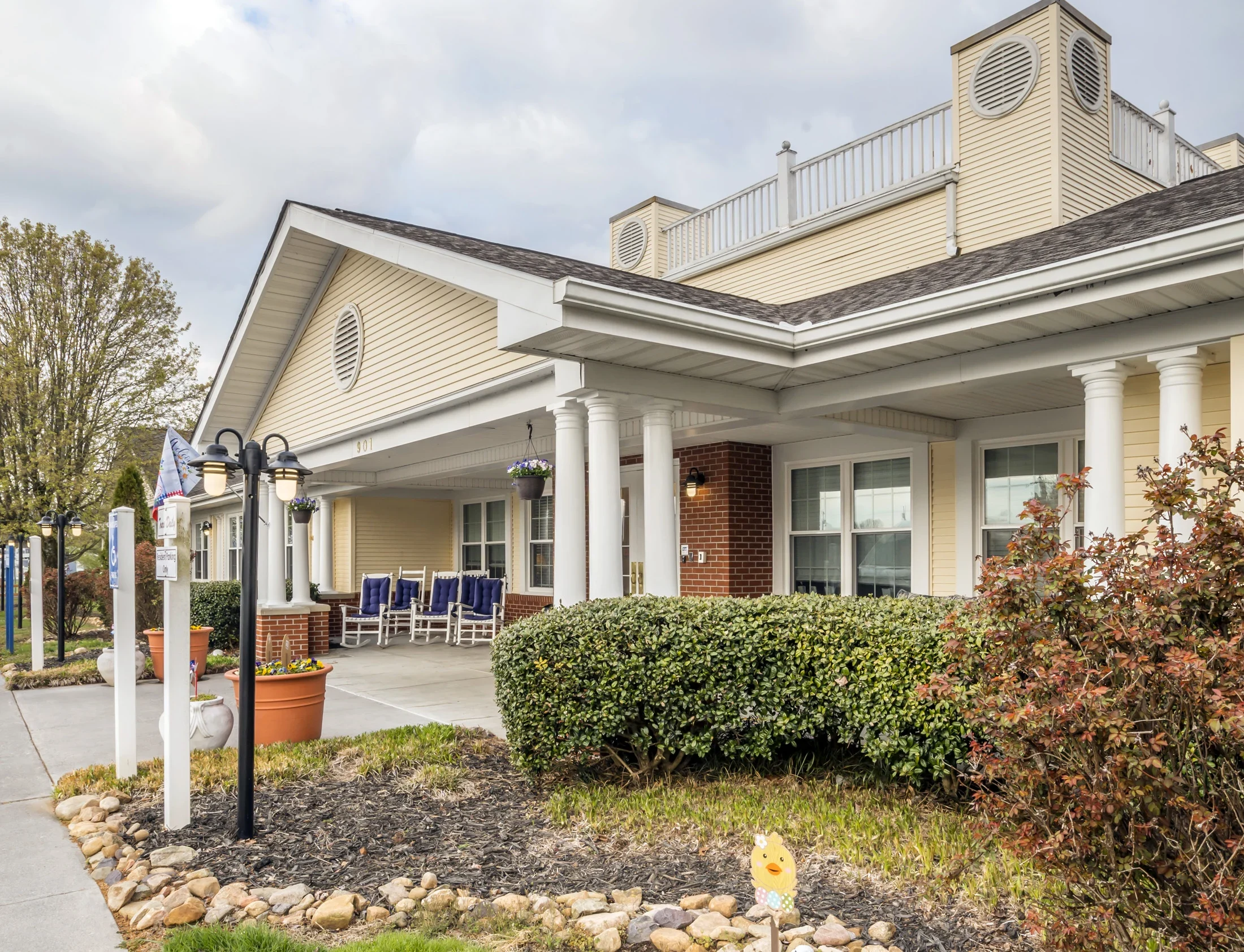 Exterior of American House Kingsport, an assisted living facility in Kingsport, TN