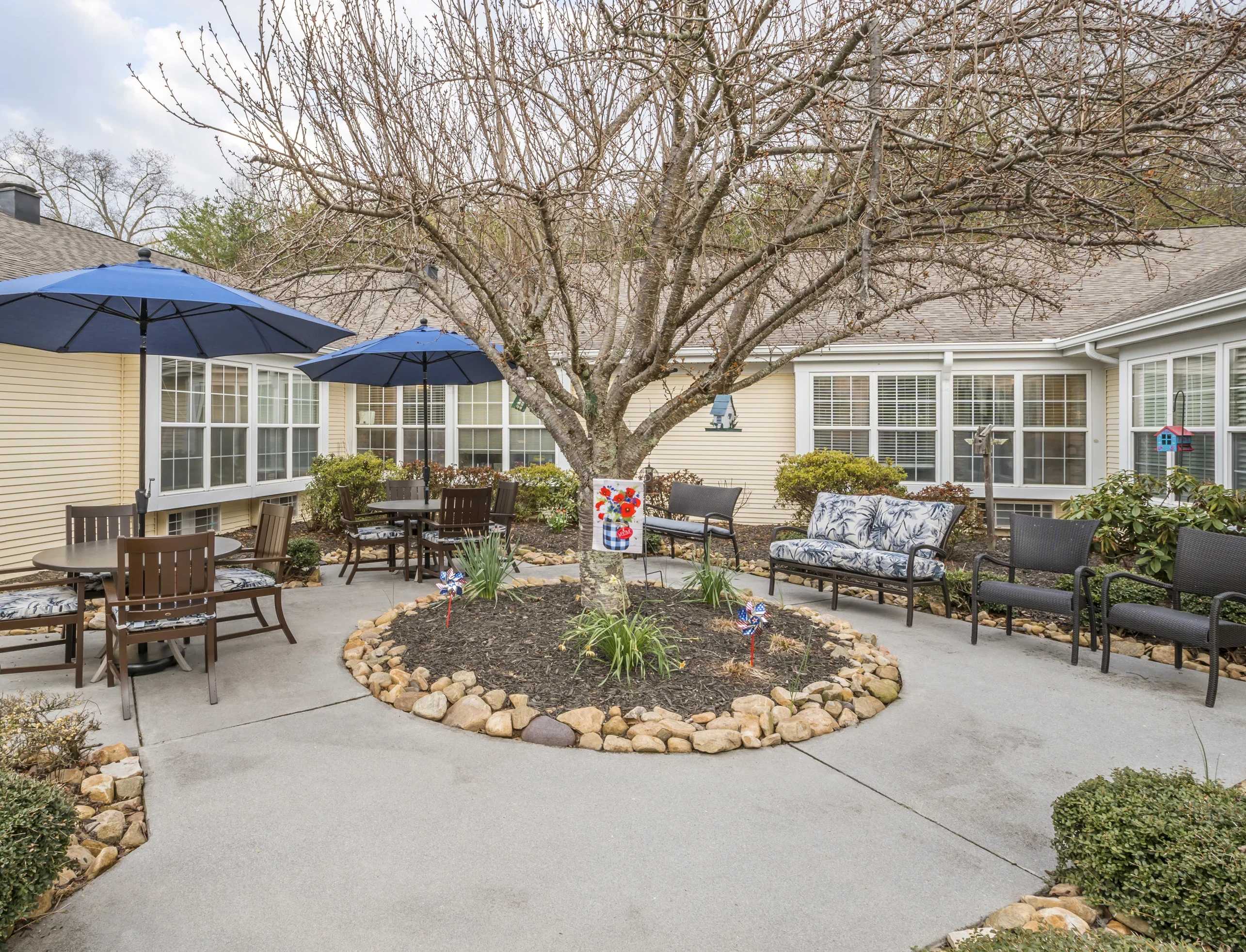 Courtyard area at American House Kingsport, an assisted living facility in Kingsport Tennessee