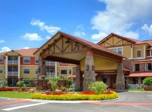 Front entrance at American House Wildwood Independent Living Community
