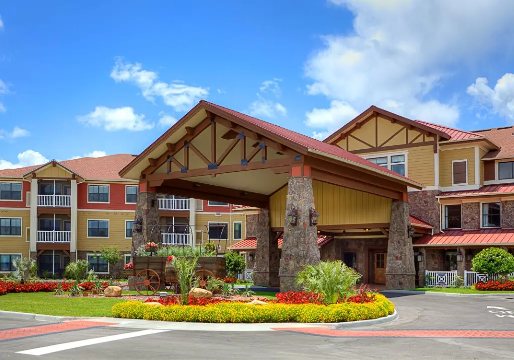 Exterior entryway into American House Wildwood a senior living community in the Villages in Florida