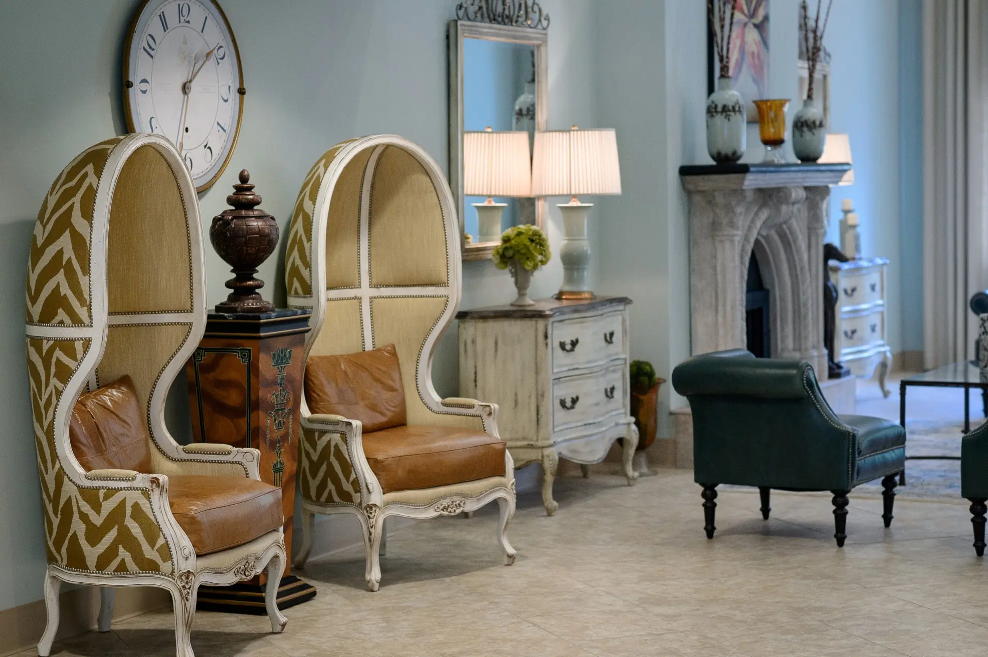 American House Bluewater Bay lobby with chairs adsf