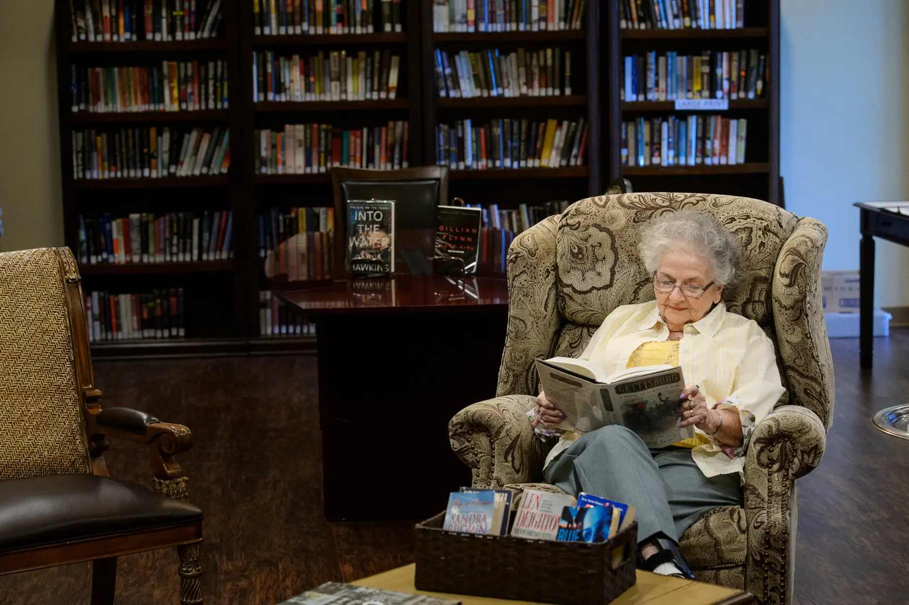 Senior in the library of a senior living community in Niceville, FL