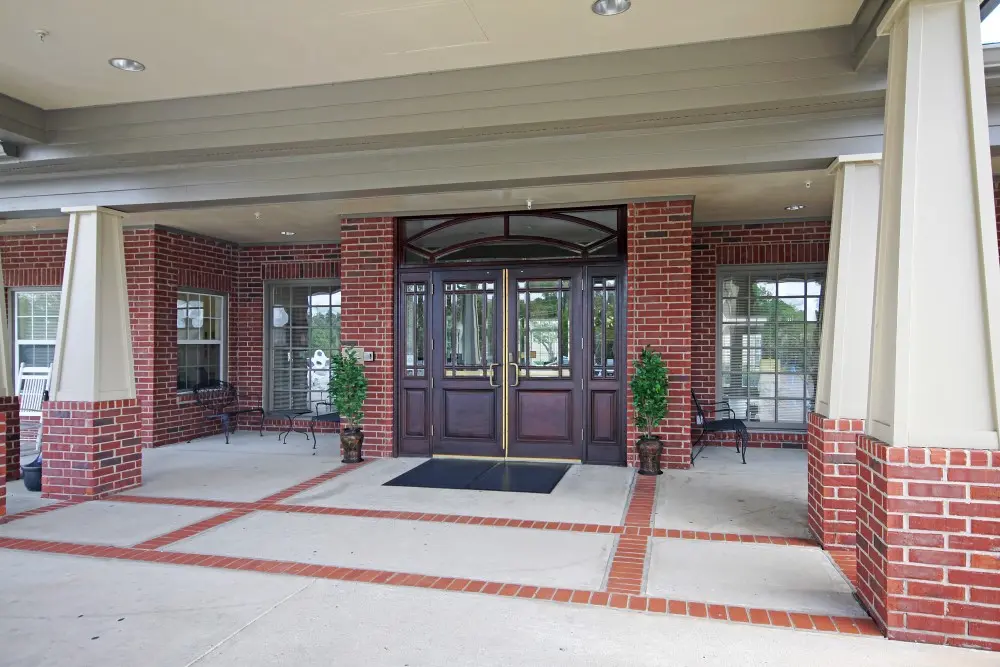 Exterior shot / entrance of American House Brentwood, a senior living community in Nashville, Tennessee