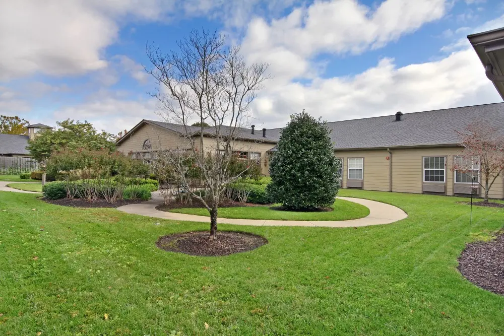 Exterior shot / courtyard of American House Brentwood, a retirement community in Nashville, Tennessee