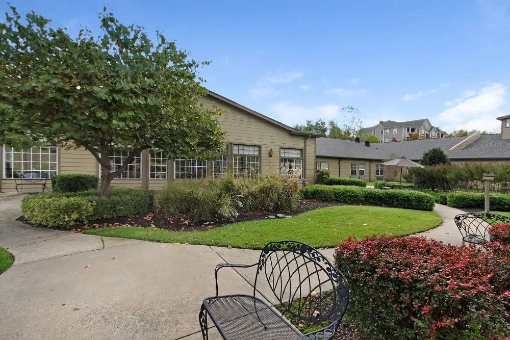 Exterior shot / courtyard of American House Brentwood, a senior living community in Nashville, Tennessee