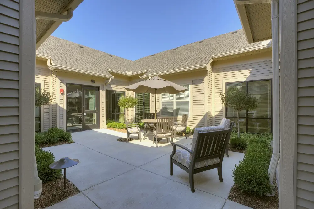 Private patio at American House Freedom Place Rochester, a memory care community in Rochester, Michigan