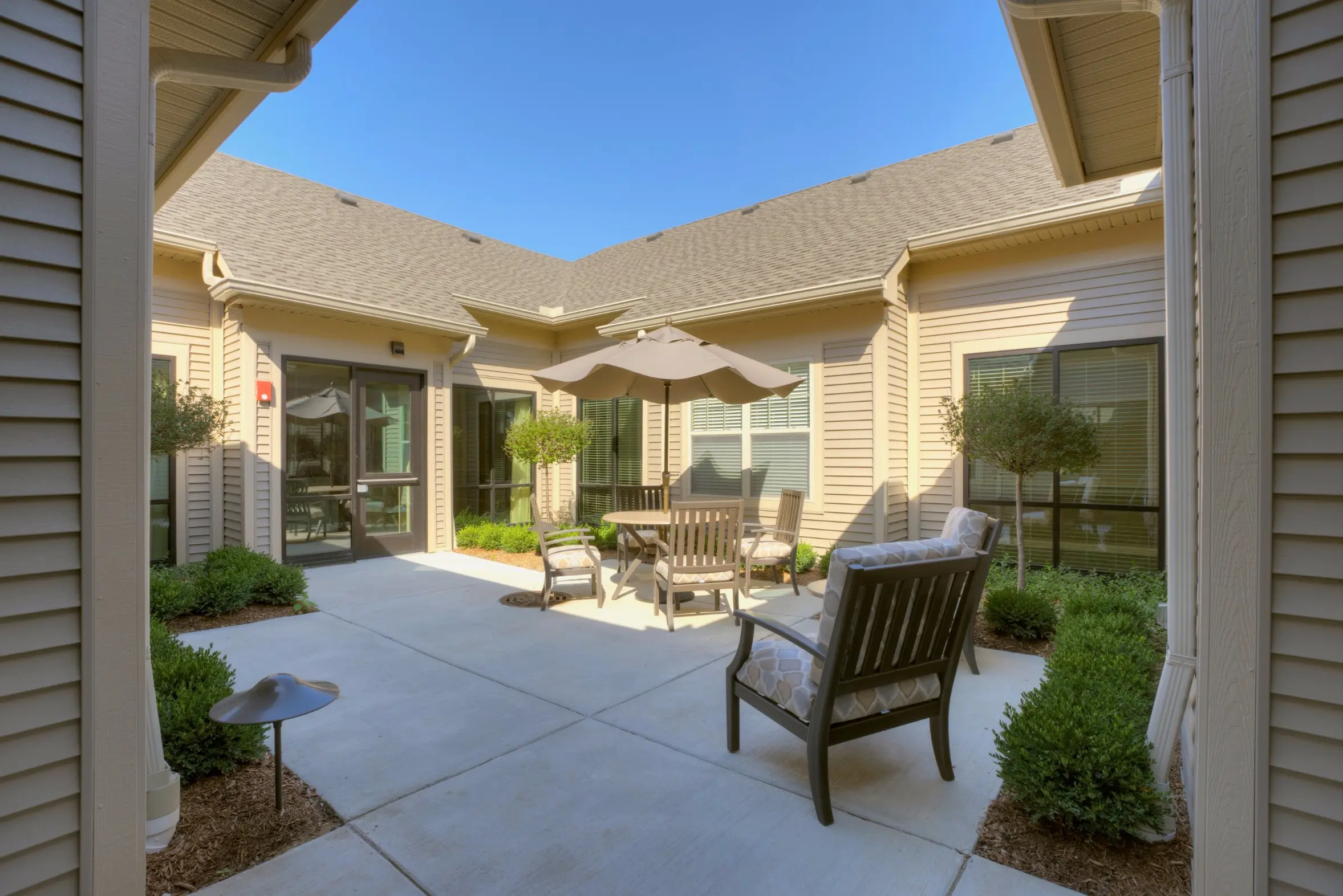 Courtyard shot of American House Freedom Place Roseville, a memory care community in Roseville, Michigan