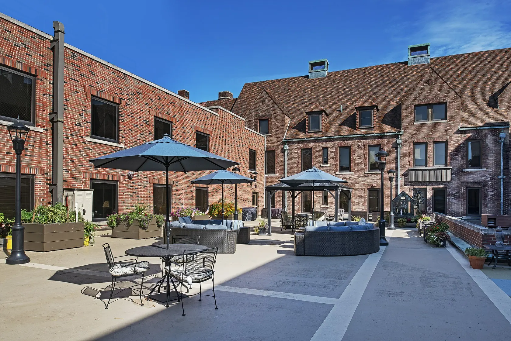 Outdoor patio at American House Cottage Grosse Pointe Retirement Home