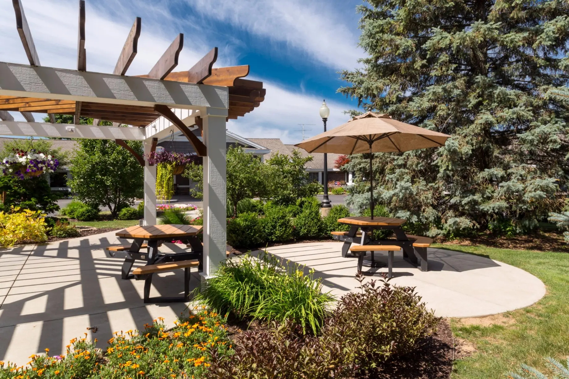Outdoor patio at American House Kentwood Senior Living Community