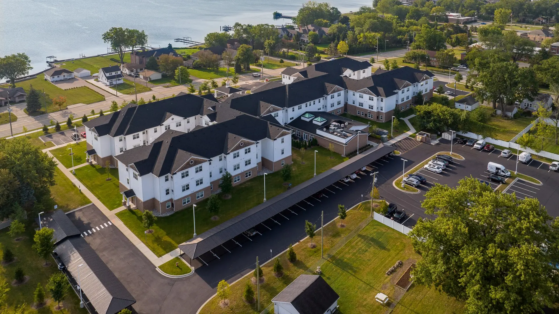 Exterior view of American House Lakeshore Senior Living