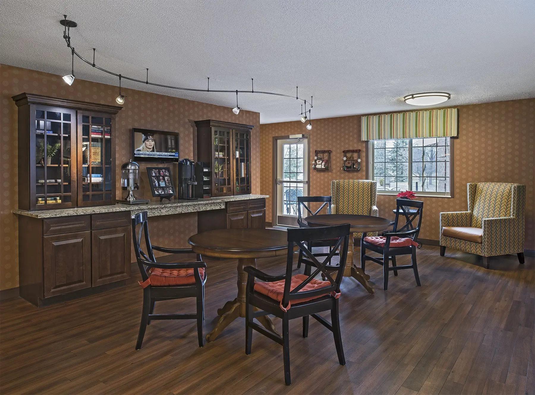 Dining room at American House Southgate, a retirement home in Southgate, MI