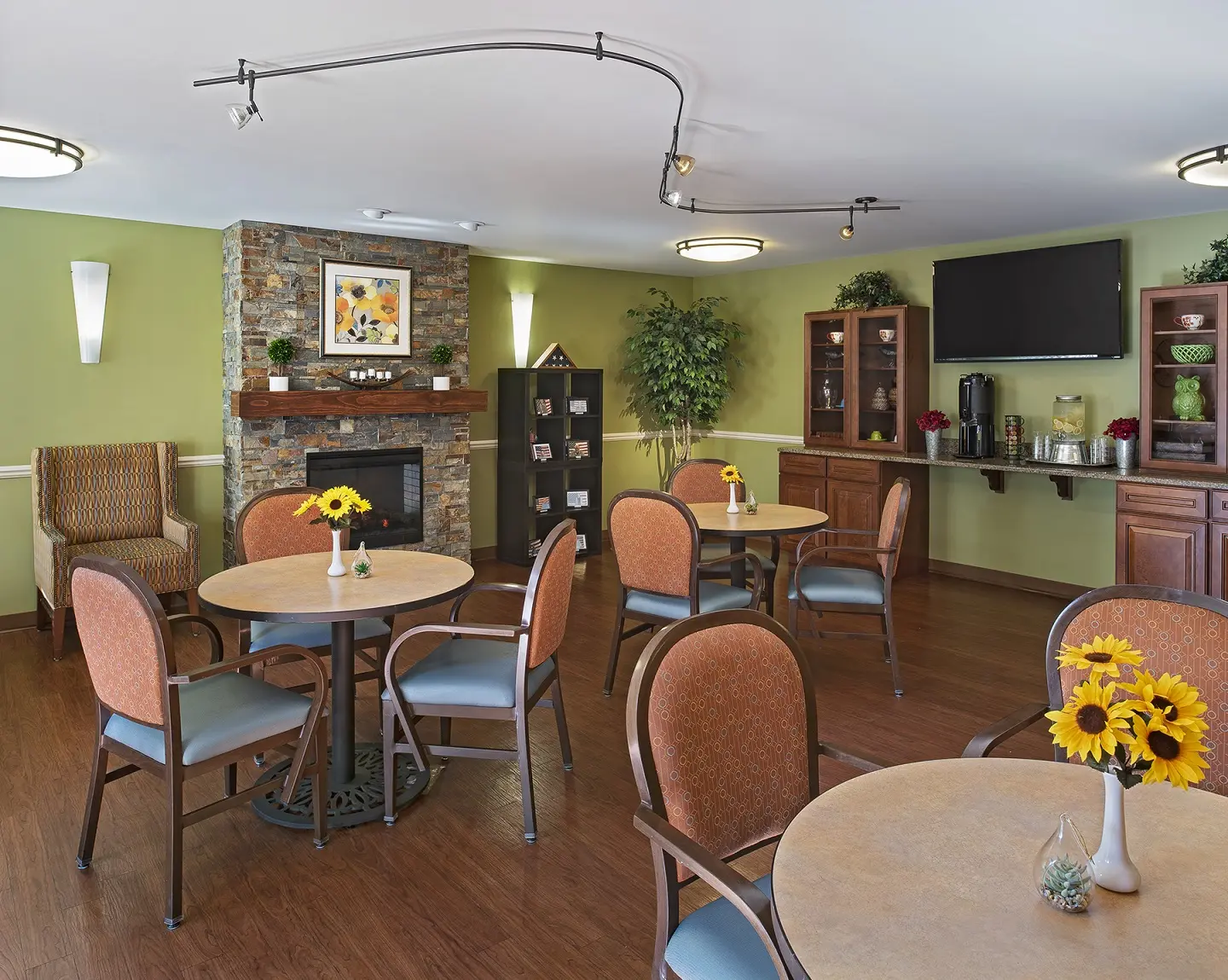 Bistro at American House Westland Hunter senior living community adsf