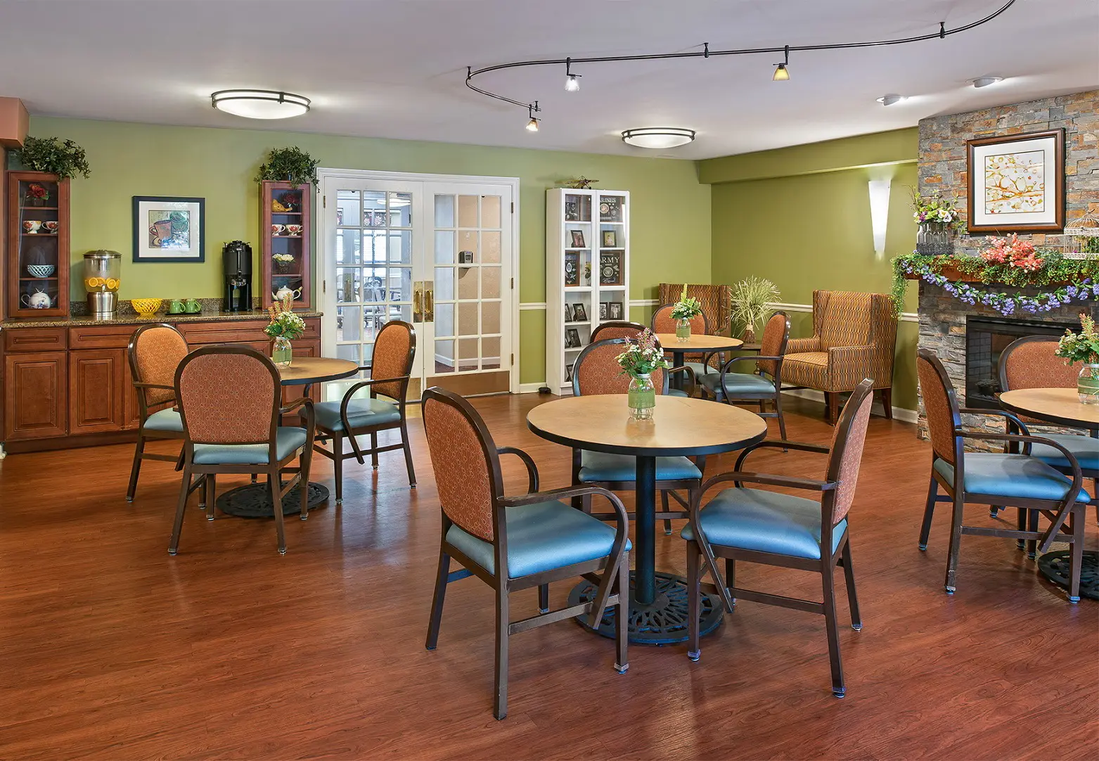 Bistro at American House Westland Joy Senior Living Community adsf